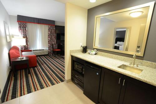 Hampton Inn By Hilton & Suites Albany