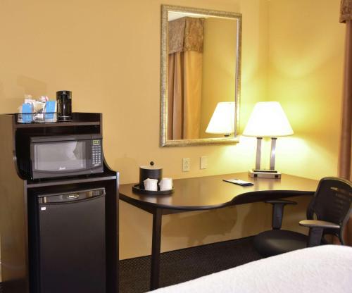Hampton Inn & Suites Alexandria - image 7