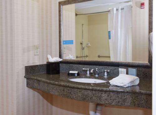 Hampton Inn By Hilton & Suites Alexandria