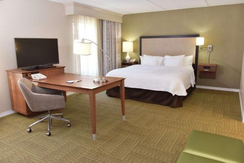 Hampton Inn By Hilton & Suites Alexandria