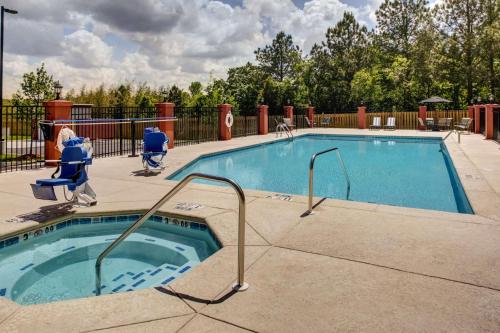 Hampton Inn by Hilton Thomson - Tap to explore photos