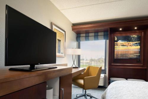 Hampton Inn Appleton-Fox River Mall Area