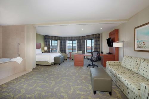 Hampton Inn & Suites Astoria