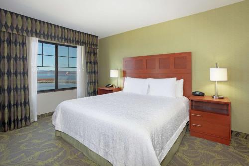 Hampton Inn & Suites Astoria - image 6