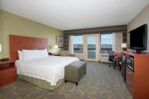 Hampton Inn & Suites Astoria