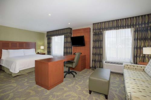 Hampton Inn & Suites Astoria