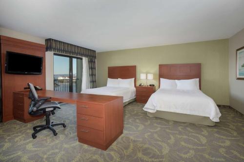 Hampton Inn & Suites Astoria