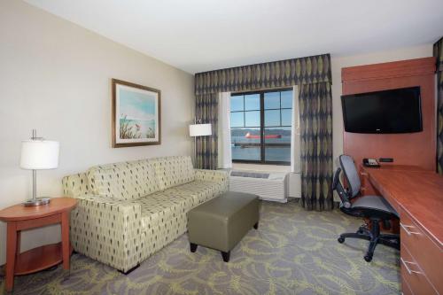 Hampton Inn & Suites Astoria