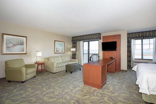 Hampton Inn & Suites Astoria