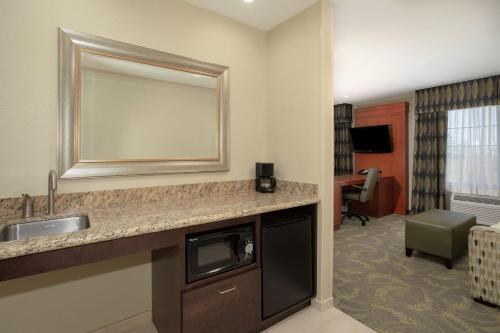 Hampton Inn & Suites Astoria