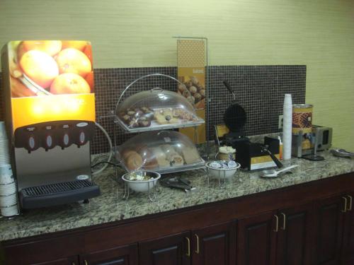Hampton Inn Atlanta-Fairburn - image 11
