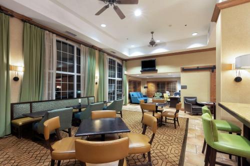 Hampton Inn & Suites-Austin Airport