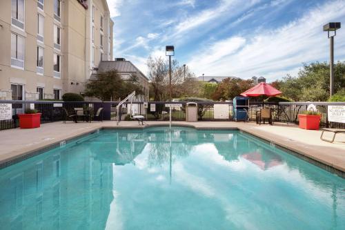 Hampton Inn & Suites-Austin Airport