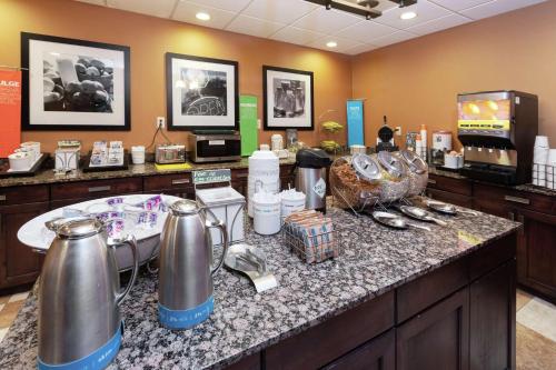 Hampton Inn & Suites-Austin Airport