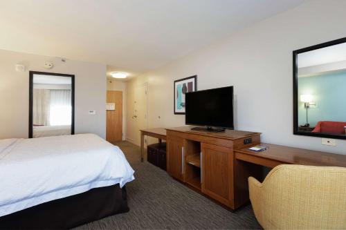 Hampton Inn & Suites-Austin Airport