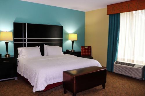 Hampton Inn Austin Oak Hill Room Type - King Room - Hearing Access/Non-Smoking
