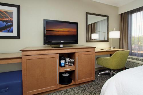 Room with Two Queen Beds - Non-Smoking image 2
