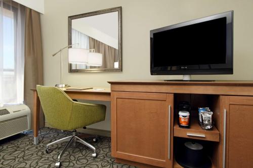 King Study Room - Non-Smoking image 3