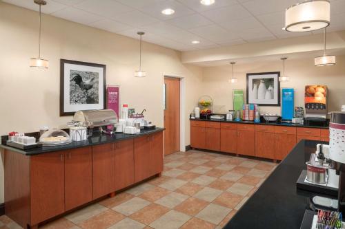 Hampton Inn Belle Vernon - image 11
