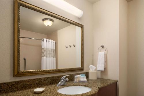 Hampton Inn Belle Vernon - image 6