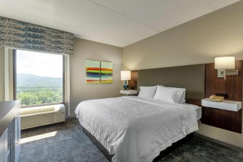 Hampton Inn Bedford - image 14