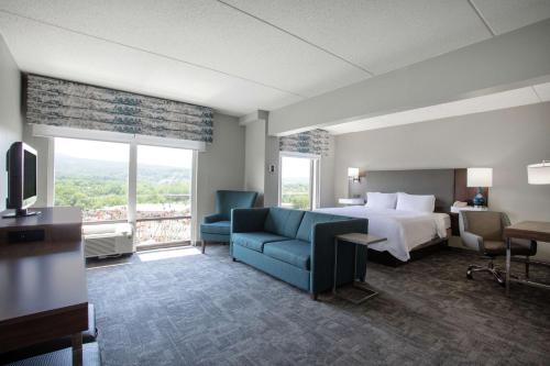 Hampton Inn by Hilton Bedford Room Type - 1 KING STANDARD