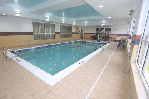 Hampton Inn Owego - image 6