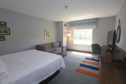 Hampton Inn Owego - image 10