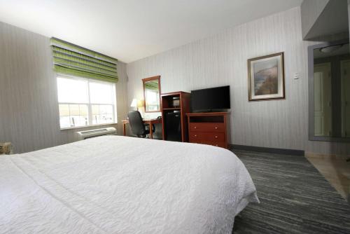 Hampton Inn Ellsworth - image 9