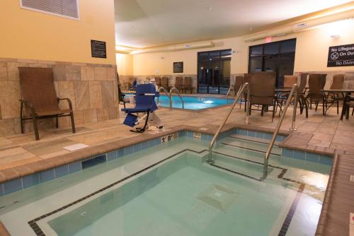 Hampton Inn & Suites Bismarck Northwest - image 6