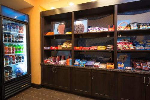 Hampton Inn & Suites Bismarck Northwest - image 11