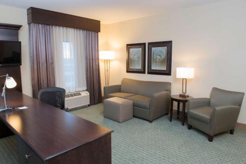 Hampton Inn By Hilton & Suites Bismarck Northwest