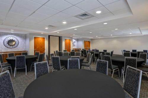 Hampton Inn & Suites Birmingham-Hoover-Galleria - image 9