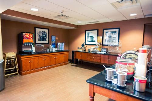 Hampton Inn & Suites Blairsville - image 8
