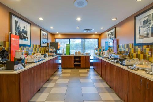 Hampton Inn Bellevue/Nashville I-40 West - image 6