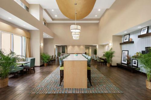 Hampton Inn & Suites Brunswick - image 11