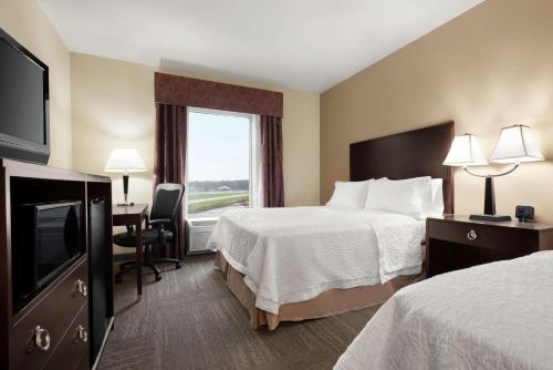 Hampton Inn & Suites Brunswick - image 6