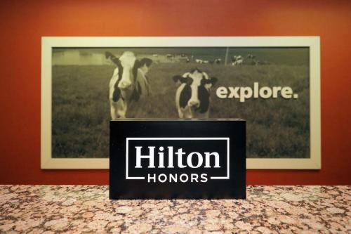 Hampton Inn Batavia - image 10