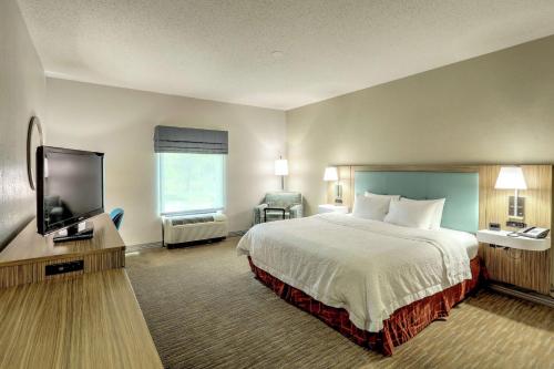 Hampton Inn Batavia - image 12