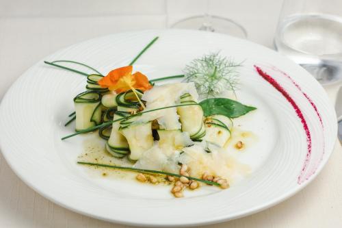 طعام و مشروبات, Boutique Hotel Shell in Rafailovici