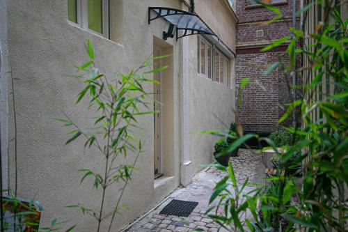 One-Bedroom Apartment image 10