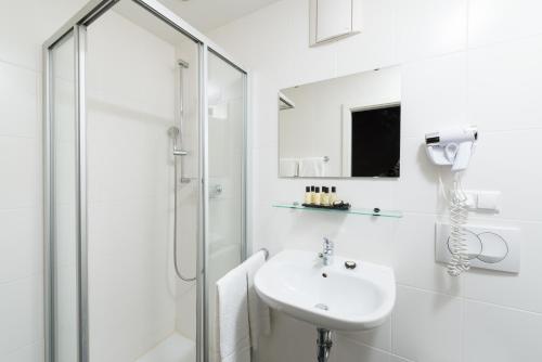 Single Room image 3