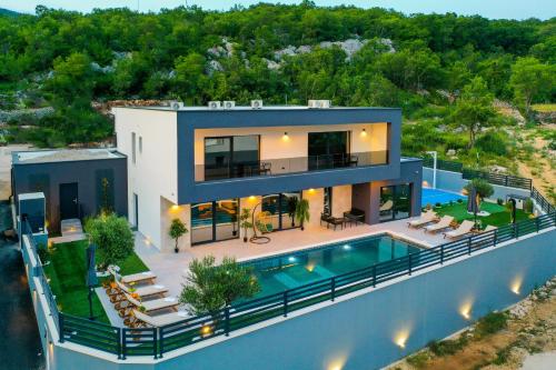 Luxury Villa Hedonica