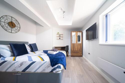 Habitación, Modern Studios with Ensuite, Separate Kitchen, and Prime Location in St Helen Apt 2 in St Helens