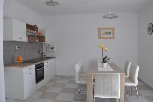 Apartments Maja - image 2