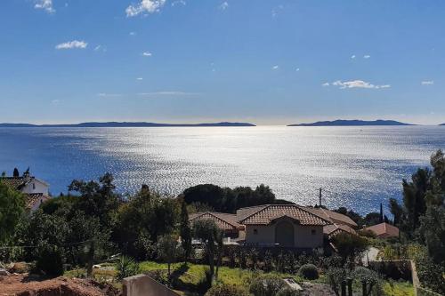 Splendide villa vue mer 180° à 500 m de la plage