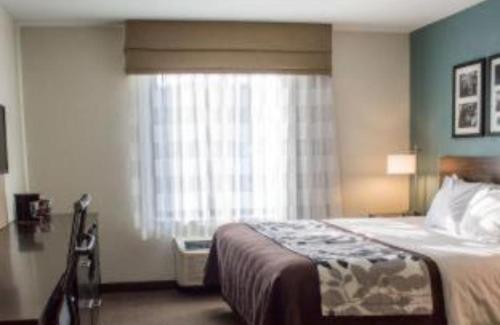 Sleep Inn & Suites - image 3