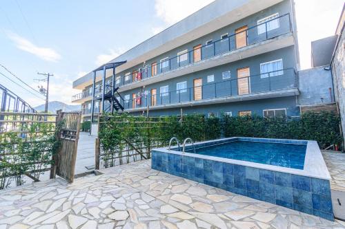 Apartamento novo com piscina e churrasqueira