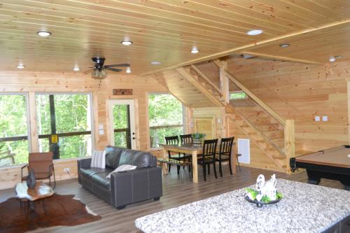 Counting Stars Luxury Cabin! in Townsend, USA