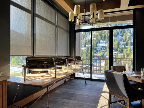 473315084 The Snowpine Lodge